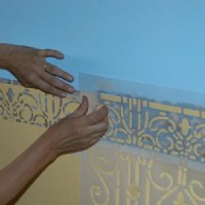 Decorare piastrelle con stencil pareti 